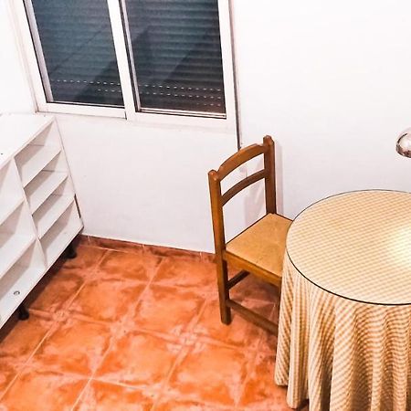 Room In Malaga Center, Homestay "Window To Road" - Habitacion En Apartamento, Ventana A La Careterra! Buitenkant foto